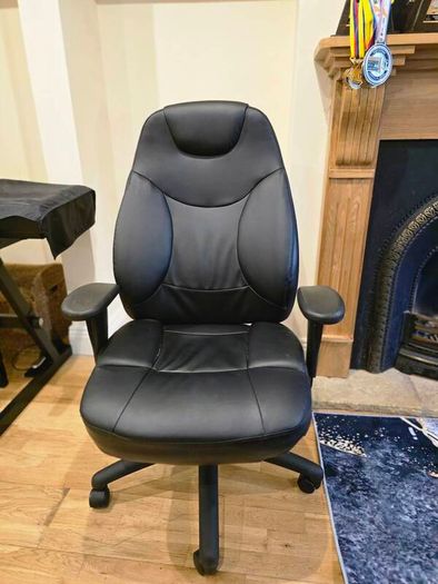 Premium Executive Office Chair, High Comfort, Excellent Condition