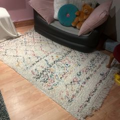 Off white Aztec print design rug