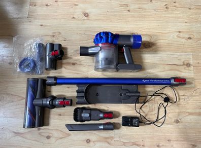 Dyson V7 Motorhead Extra Model