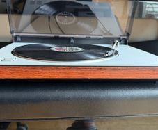 Bang Olufsen Beogram 1700 turntable