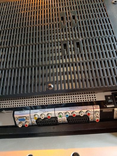 Bush 37" Wide LCD HD TV with Desktop Stand & Remote - Perfect for Retro Gaming!
