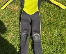 Decathlon wetsuit Aged 8