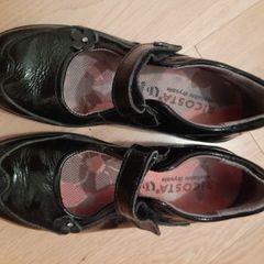Girl's shoes