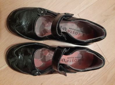 Girl's shoes