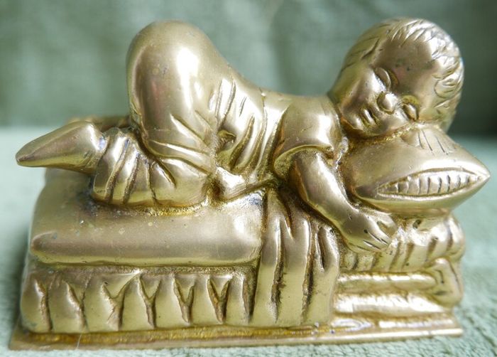 Vintage Brass Sleeping Child 5" x 3" x 2,5"
