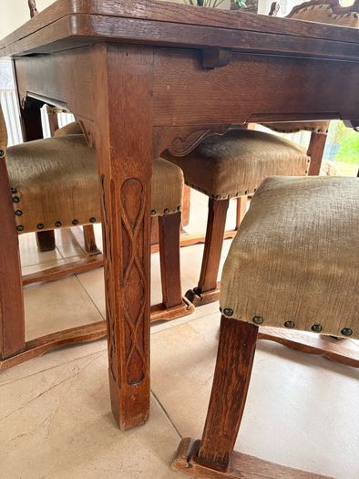 Jacobean / Tudor Style Solid Oak Extendable Dining Table + 4 Chairs
