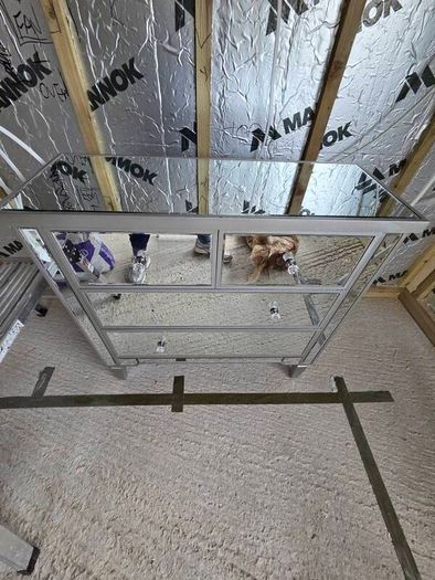 2 mirrored lockers and matching chest of drawers