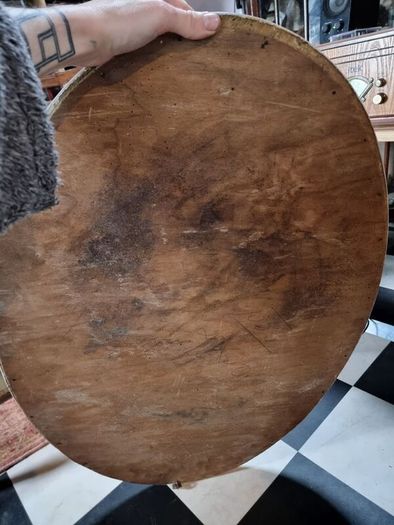 Oval mirror with fluted frame for collection