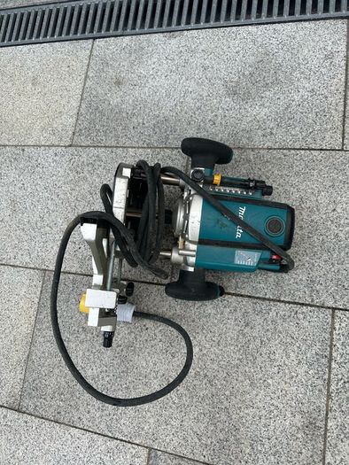 Makita plunge router