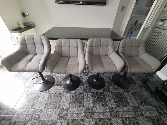 Island & 4 Chairs
