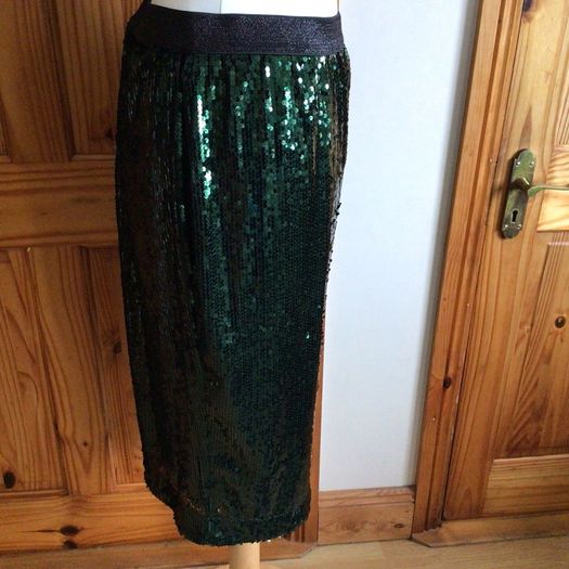 Ladies Green sequin Skirt size 18 BNWTS including postage