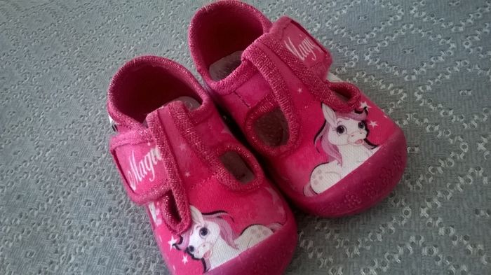 Babygirl slippers size 2.5 toddler