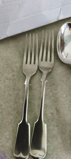 Vintage -Fiddle Pattern- silver plated flatware 4 pieces, similar in style to those produced in the Victorian era 18.00E. And 3 letter opener each is 10.00 euro