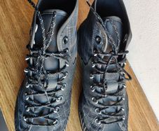 Converse unisex trainers