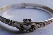 Vintage Sterling Silver Claddagh Bangle Bracelet 2" - 6,28g