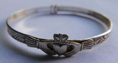 Vintage Sterling Silver Claddagh Bangle Bracelet 2" - 6,28g