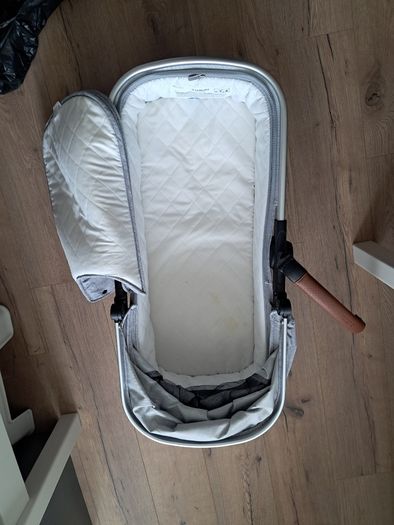 Zummi Halo travel system with bassinet and toddler seat