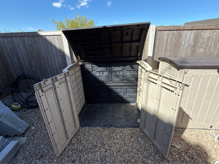 Large Keter Storage box 1200l