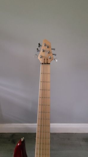 Clover Avenger 6 string bass