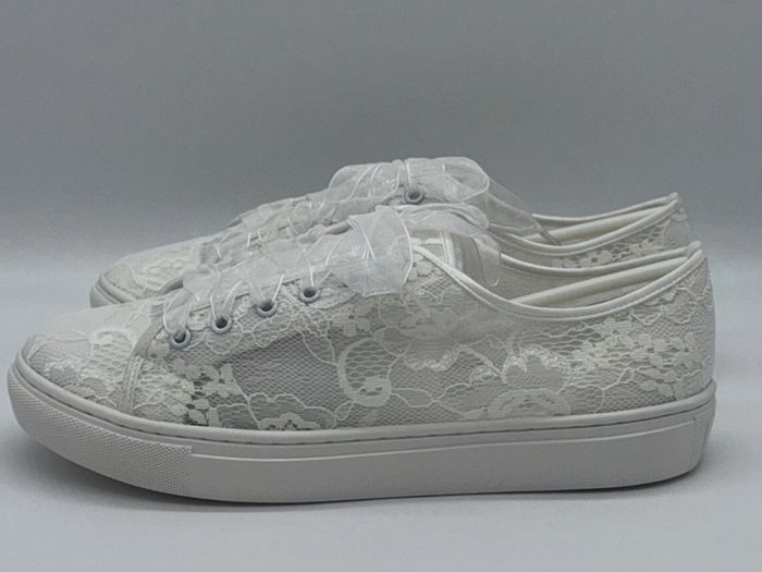 shoes sneakers