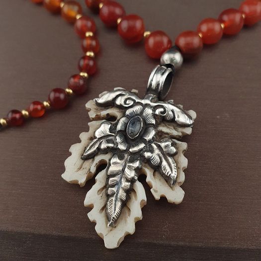 Antique Carnelian Red Agate With Sterling 925 Silver Leaf Pendant Necklace