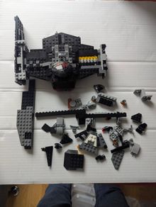 lego Kylo Ren's Tie fighter incomplete