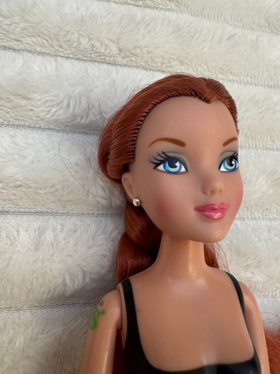 Shrek Princesses Princess Fiona Kung Fu Action Doll Dreamworks 2007 Used Her legs are a bit too lose Please see photos