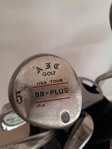 Macgregor golf bag with clubs