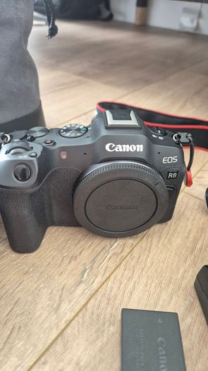 Canon R8 + RF 24 105mm F4L Lens