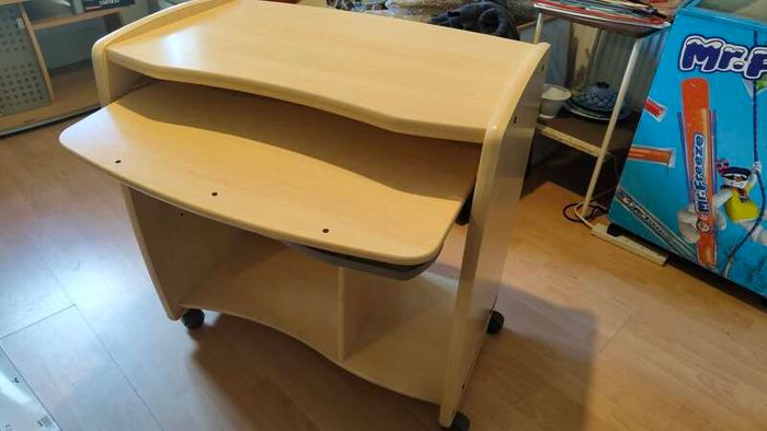 Computer Desk/Study Desk on wheels - Pull-Out Keyboard Tray