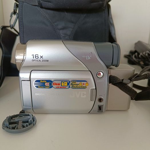 JVC MiniDV Digital Camcorder - Charger, Battery & Lowepro Bag