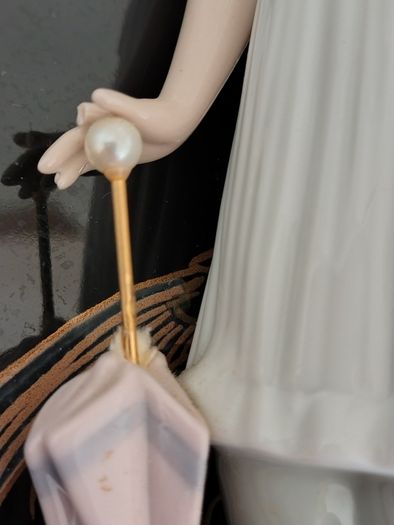 Vintage (1990) NAO By Lladro "April Showers" #1126. Damaged.