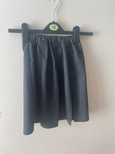 Dunnes grey skirt (as new) age 7