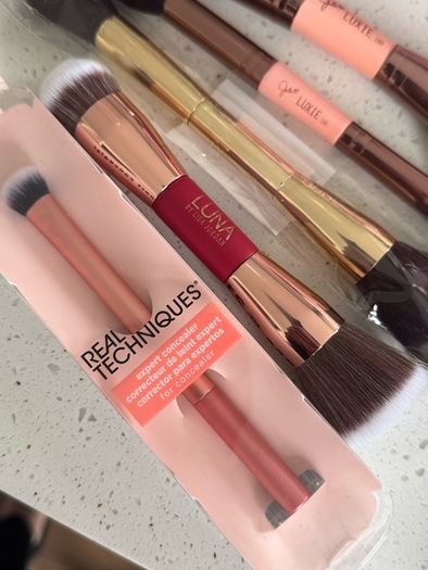 Makeup brushes new