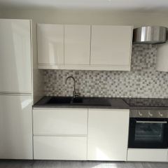 full cream glossy kitchen