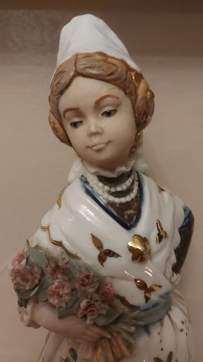 Vintage Porcelana Artistica Levantina figure