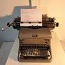 Vintage steel Royal manual typewriter Image 5