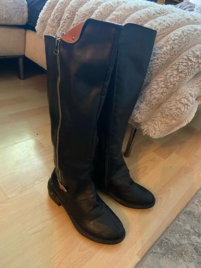 boots in very good condition