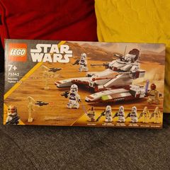 LEGO Star Wars  Republican Fighter Tank (75342) free shipping