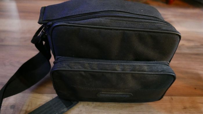JVC GR-AX337E Compact VHS Camcorder + Carry Bag & Charger (the battery doesn't hold a charge - it works perfectly on the charger)