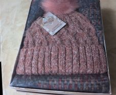The Inspirational  Gift Company Supersoft  Hat & Scarf Set.  B.N.W.T.