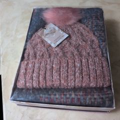 The Inspirational  Gift Company Supersoft  Hat & Scarf Set.  B.N.W.T.