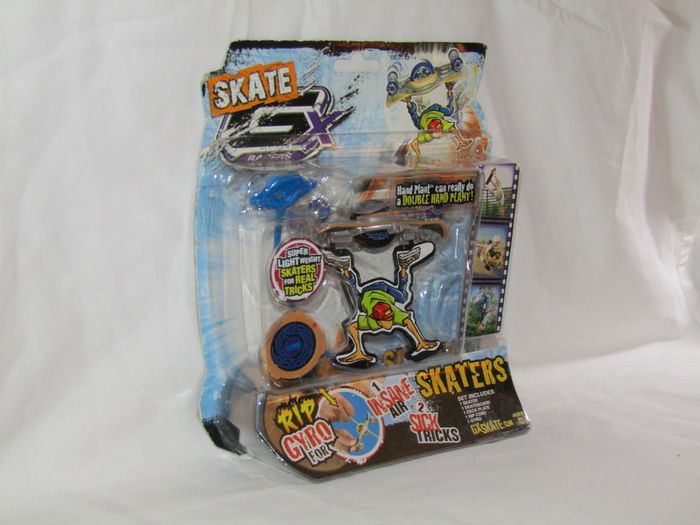 Gx skate racers hand plant skateboard tricks skaters gyro power rip cord gift fingerboard tech deck mini skateboard made by Jakks Pacific 2009 brand new sealed