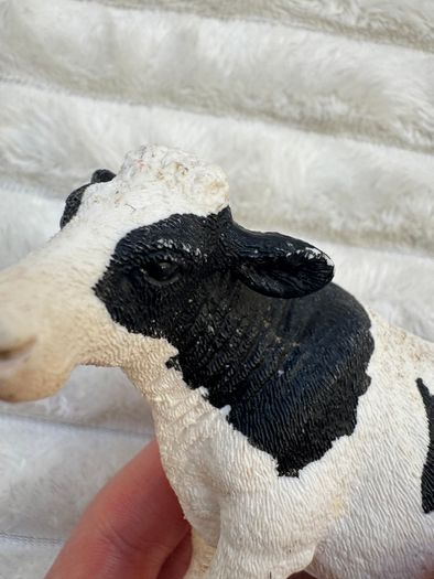 Schleich Farm Animal Dairy Cow Figure D-73527 Used approx. 8 cm. Damaged Please see photos