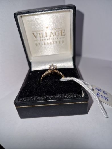 9ct yellow gold ring