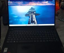 Lenovo v15 / 16gb / R5 7520u