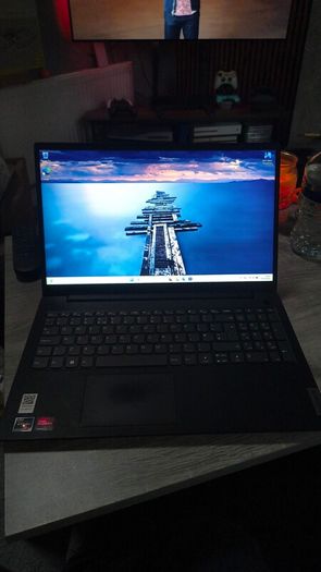 Lenovo v15 / 16gb / R5 7520u