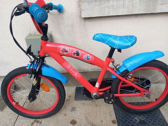 Kids spiderman bike size 16 inch wheels