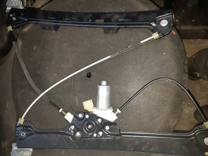 Bmw E60 2003-2010 5 Series  Window Regulator