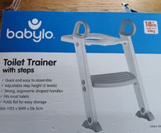 Toilet trainer with steps